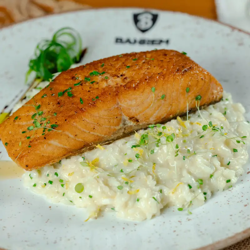 RISOTO DE LIMÃO SICILIANO COM SALMÃO GRELHADO
