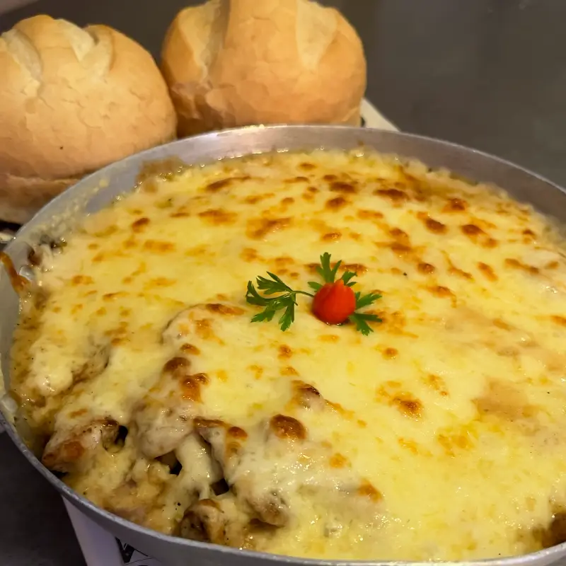 FRANGO AO MOLHO CATUPIRY