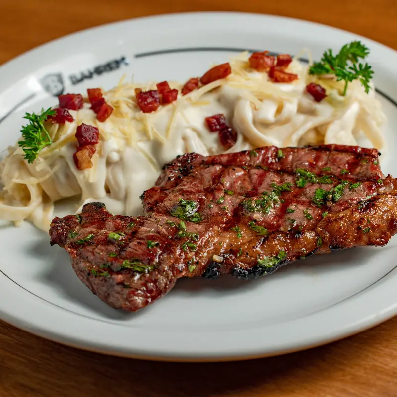 Contra filé com Fettuccine